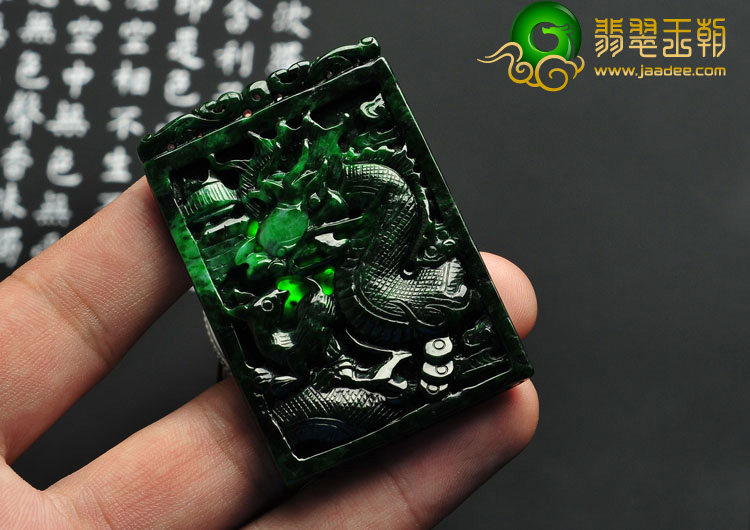 细糯种癣加绿缅甸翡翠A货龙牌挂件