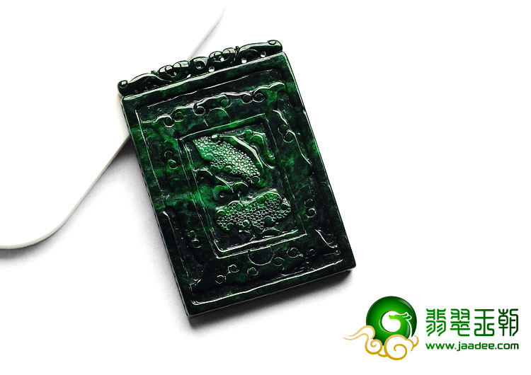 细糯种癣加绿缅甸翡翠A货龙牌挂件