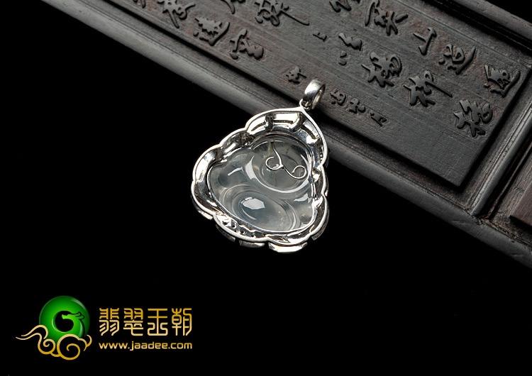 冰种缅甸翡翠A货镶白金玉佛胸坠