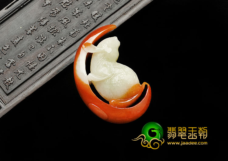 糯冰种红翡缅甸翡翠A货玉兔挂件