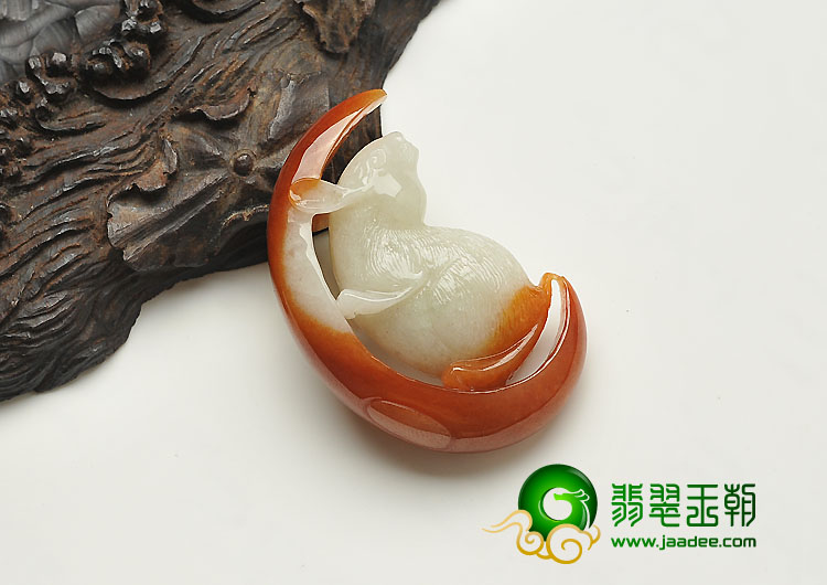 糯冰种红翡缅甸翡翠A货玉兔挂件