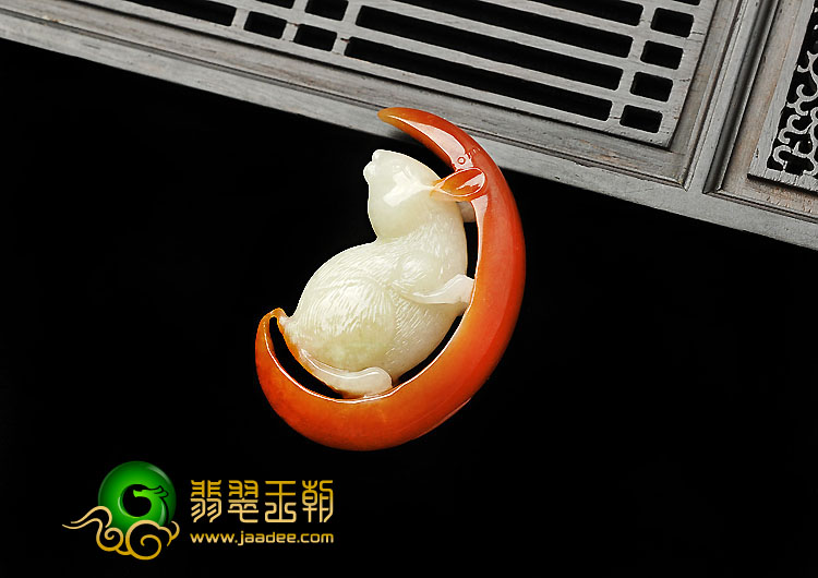 糯冰种红翡缅甸翡翠A货玉兔挂件