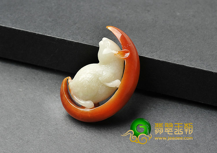 糯冰种红翡缅甸翡翠A货玉兔挂件