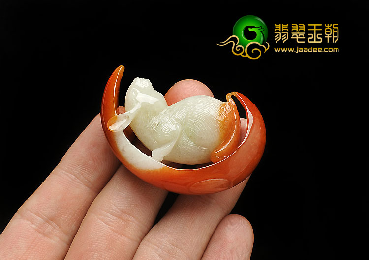 糯冰种红翡缅甸翡翠A货玉兔挂件