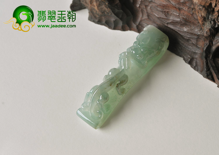 冰种晴水缅甸翡翠A货龙钩挂件