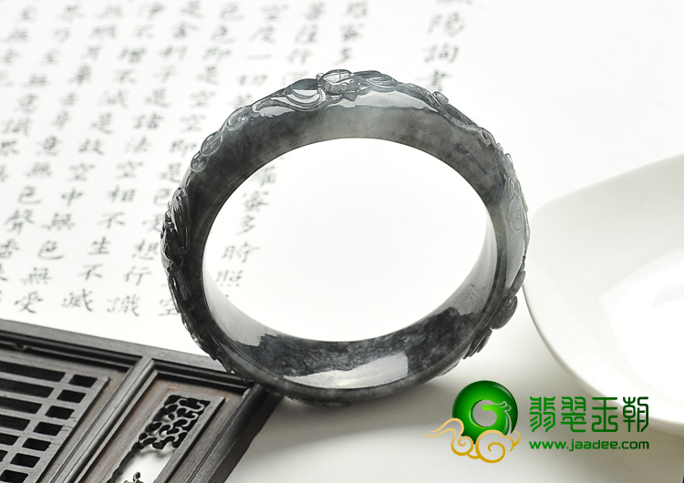 糯冰种（乌鸡种）墨色缅甸翡翠A货五福临门雕花镯（54.5mm）