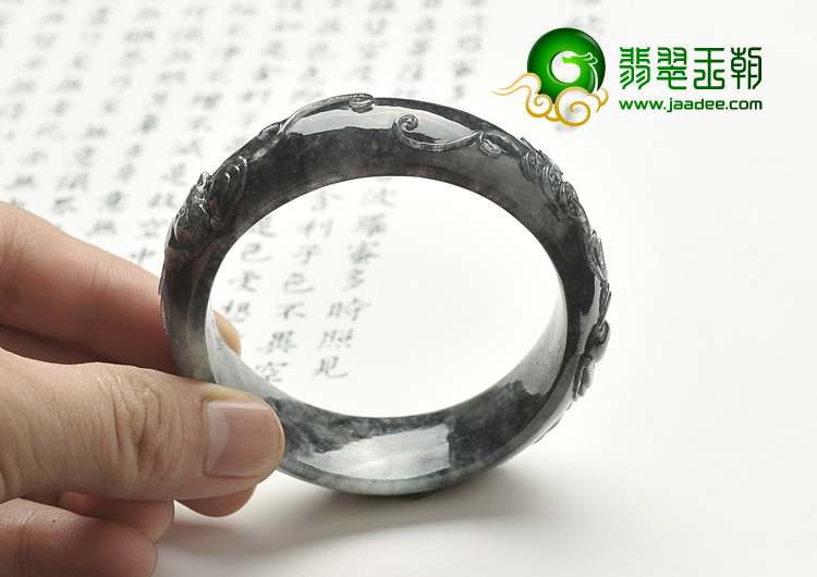 糯冰种（乌鸡种）墨色缅甸翡翠A货五福临门雕花镯（54.5mm）