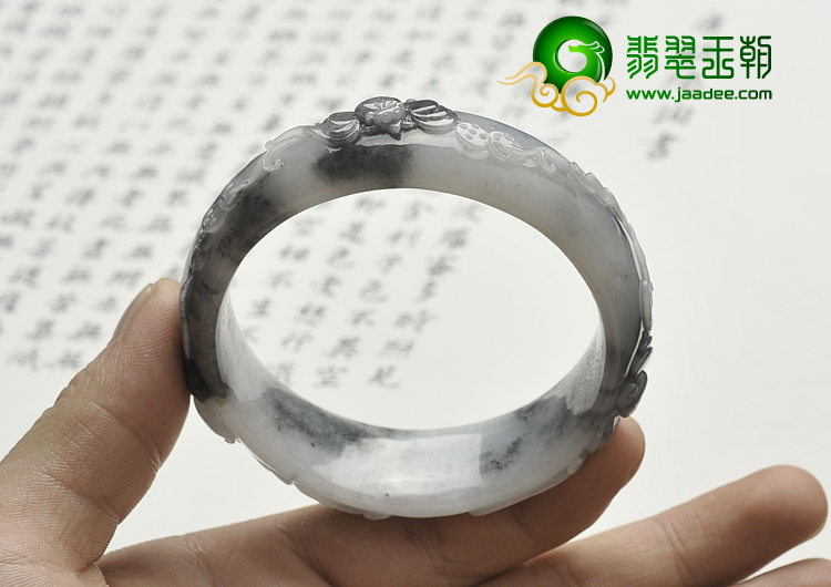 糯冰种灰白色缅甸翡翠A货五福临门手镯（55.5mm）