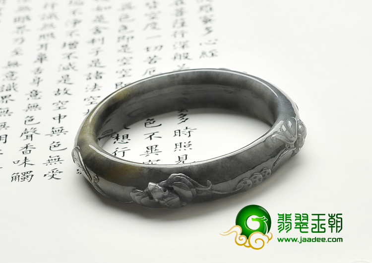 糯冰种（乌鸡种）墨色缅甸翡翠A货五福临门雕花镯（55.5mm）