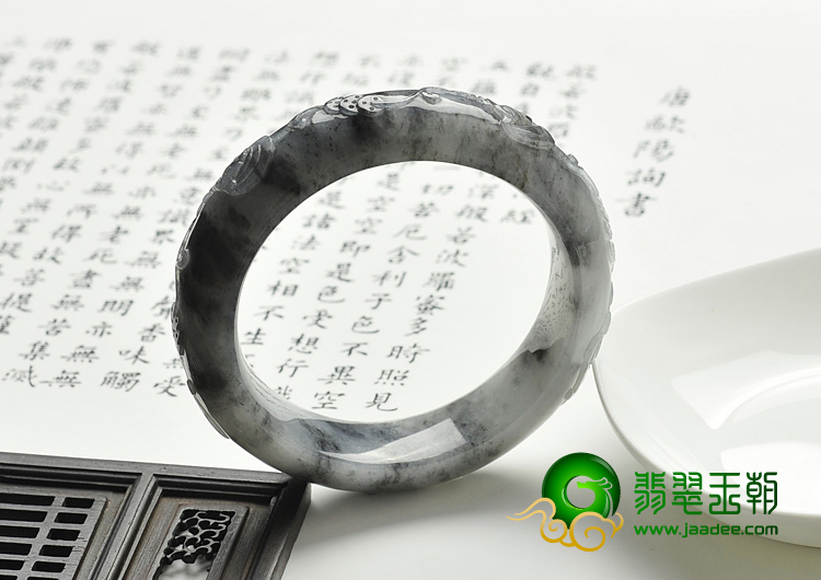 糯冰种（乌鸡种）墨色缅甸翡翠A货五福临门雕花镯（56.8mm）