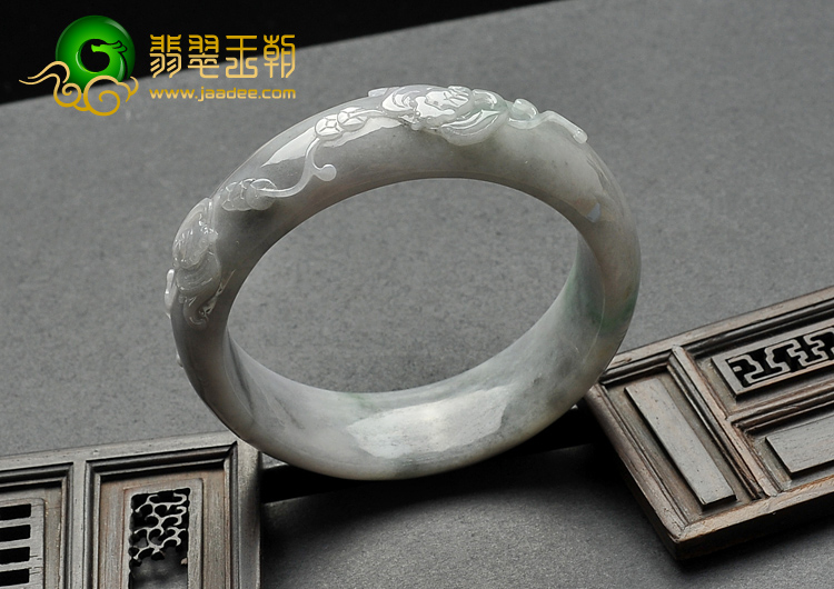 糯冰种青灰色缅甸翡翠A货福到雕花手镯（56mm）