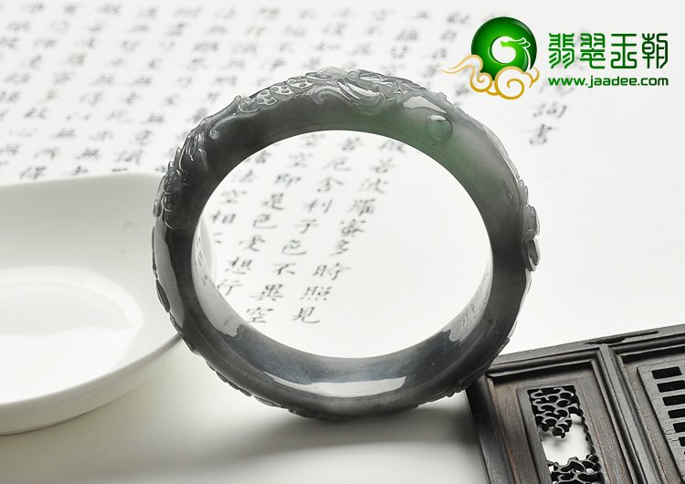 糯冰种青灰色缅甸翡翠A货五福临门雕花镯（55.3mm）