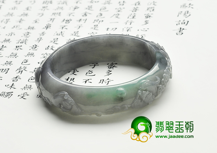 糯冰种青灰色缅甸翡翠A货五福临门雕花镯（55.3mm）