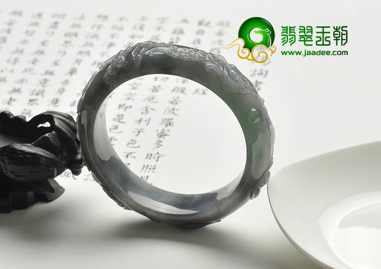 糯冰种青灰色缅甸翡翠A货五福临门雕花镯（55.3mm）