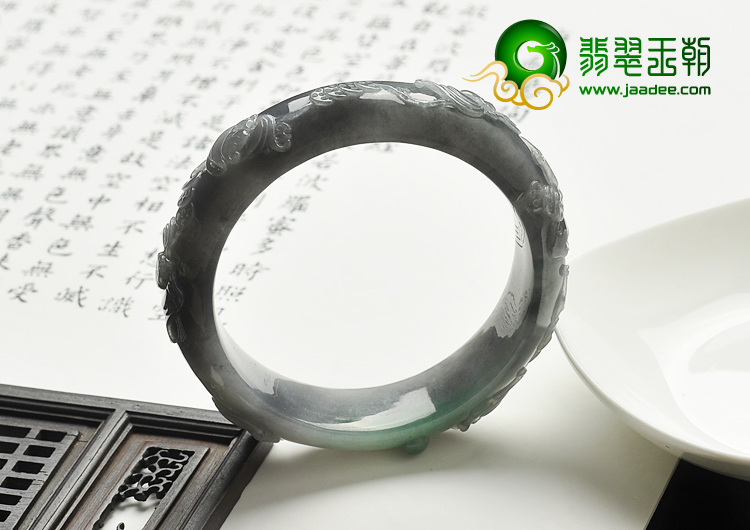 糯冰种青灰色缅甸翡翠A货五福临门雕花镯（55.3mm）