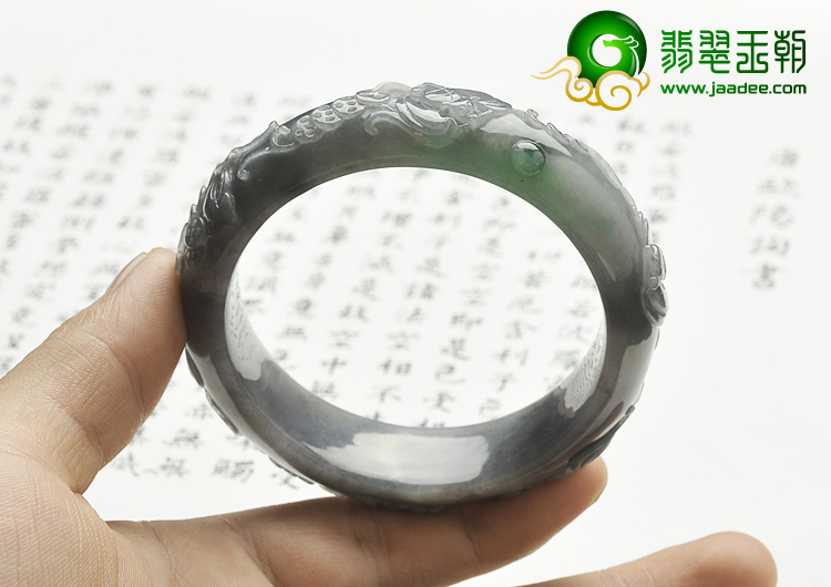 糯冰种青灰色缅甸翡翠A货五福临门雕花镯（55.3mm）