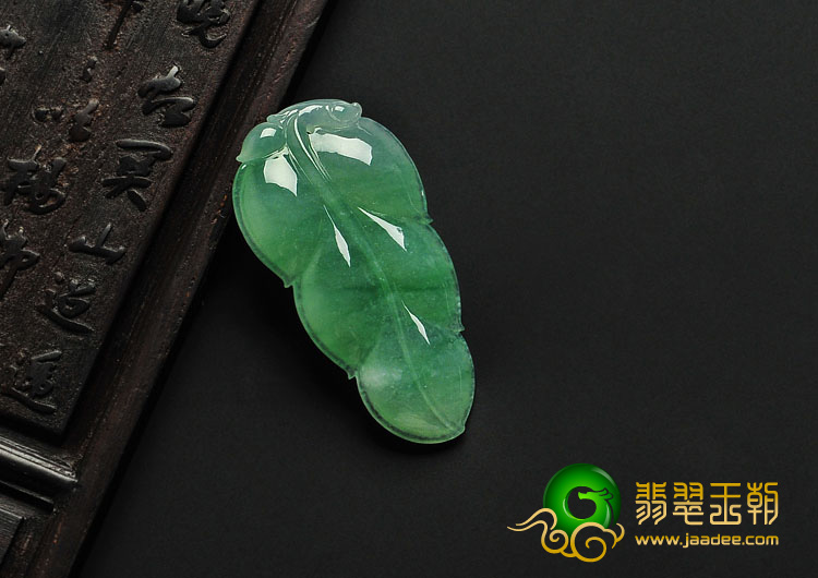 冰种飘绿花缅甸翡翠A货叶子挂件