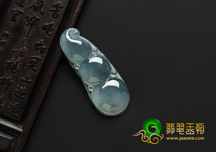 冰种晴水缅甸翡翠A货四季豆挂件