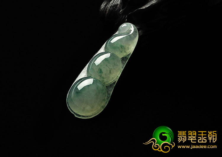 冰种飘花缅甸翡翠A货四季豆挂件