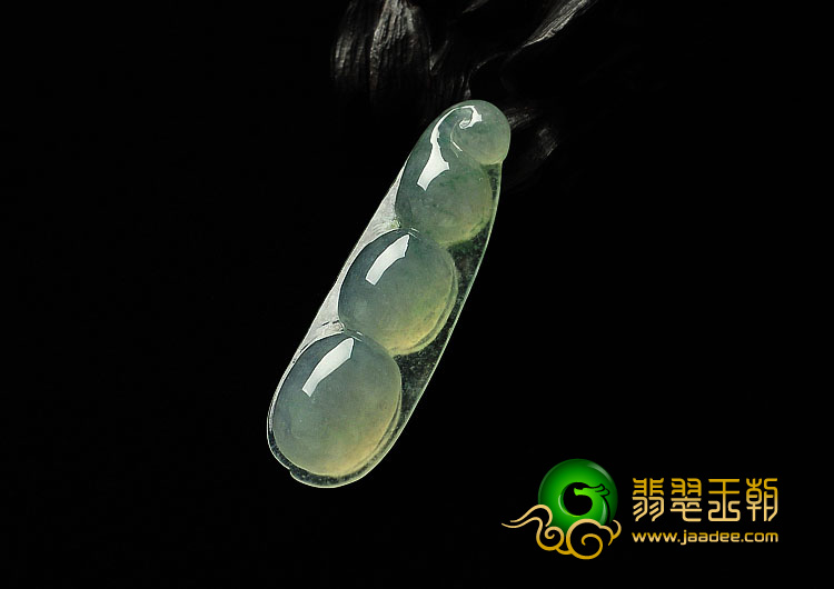 冰种飘花缅甸翡翠A货四季豆挂件