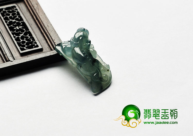 冰种飘花缅甸翡翠A货螭龙挂件