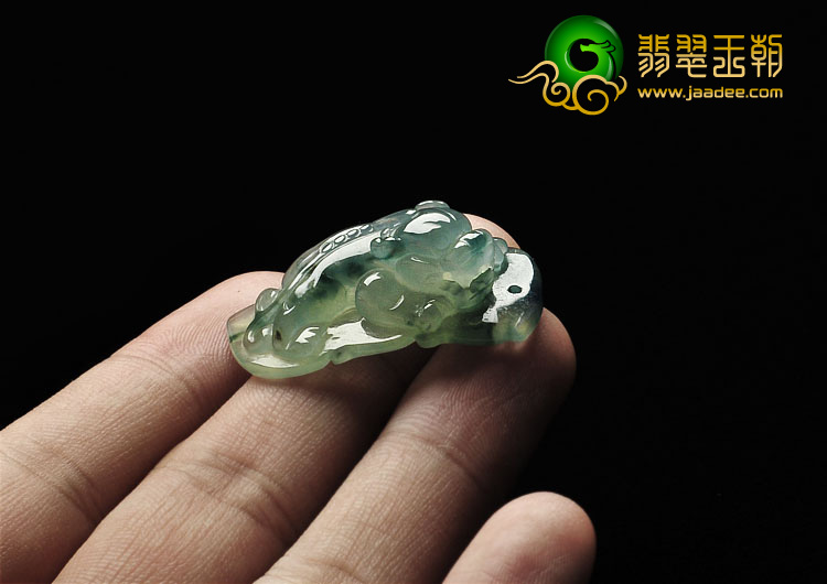 冰种飘花缅甸翡翠A货螭龙挂件