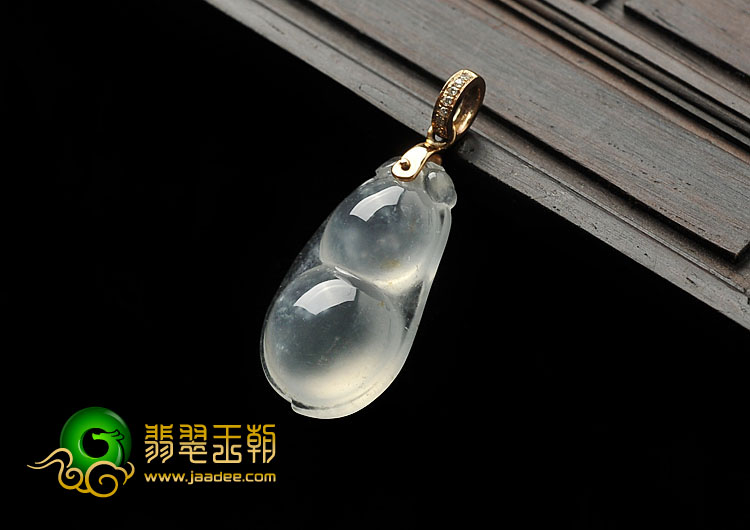 玻璃种缅甸翡翠A货四季豆挂件