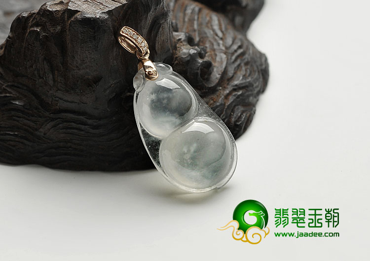 玻璃种缅甸翡翠A货四季豆挂件