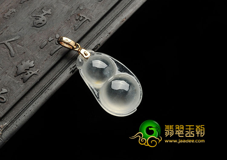 玻璃种缅甸翡翠A货四季豆挂件