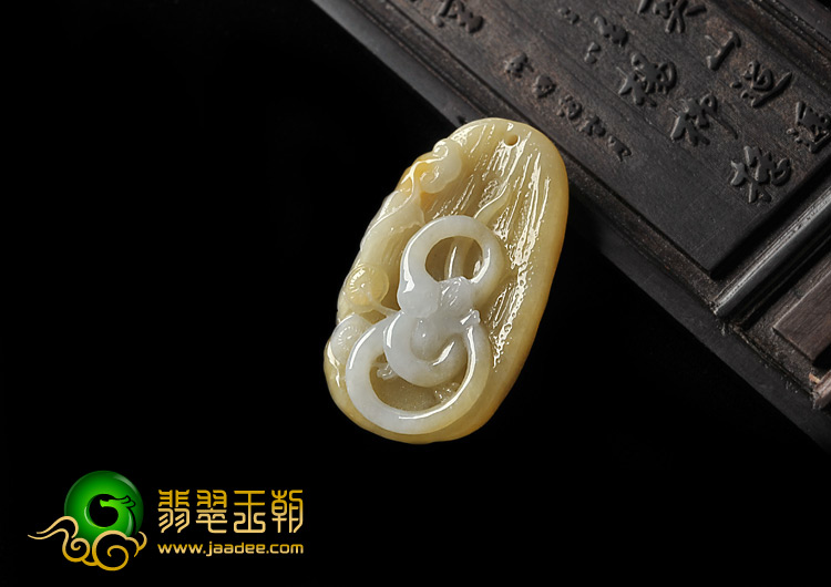 糯冰种黄翡缅甸翡翠A货蛇挂件