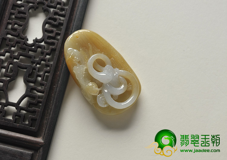 糯冰种黄翡缅甸翡翠A货蛇挂件