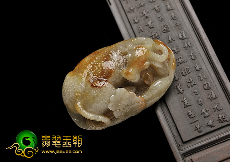 糯冰种褐黄翡缅甸翡翠A货牛挂件
