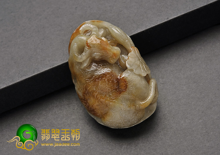 糯冰种褐黄翡缅甸翡翠A货牛挂件