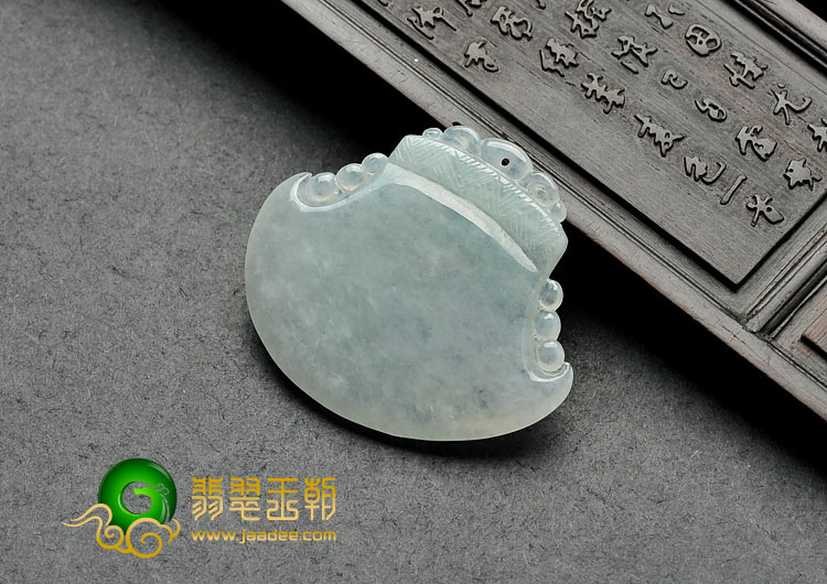 冰种淡晴水缅甸翡翠A货府中有龙挂件