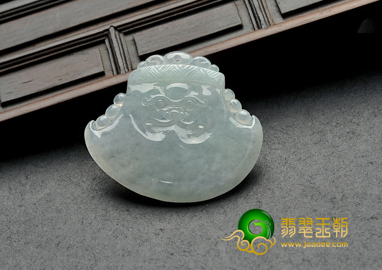 冰种淡晴水缅甸翡翠A货府中有龙挂件