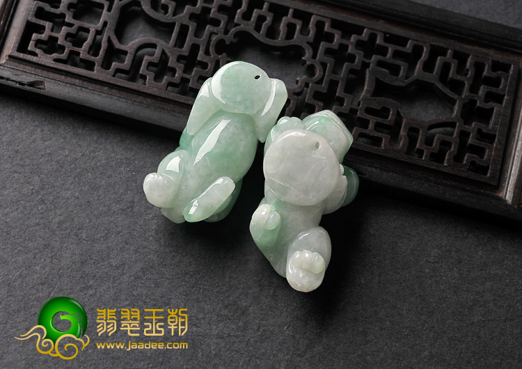 糯冰种飘翠缅甸翡翠A货貔貅挂件（一对）