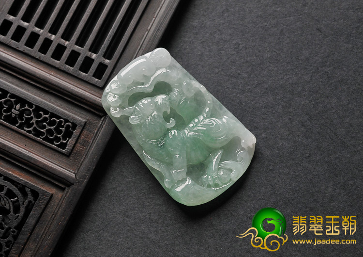 冰种晴水缅甸翡翠A货虎牌挂件