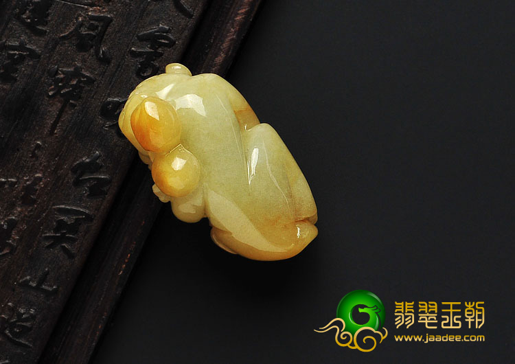 糯冰种黄翡缅甸翡翠A货猴子挂件