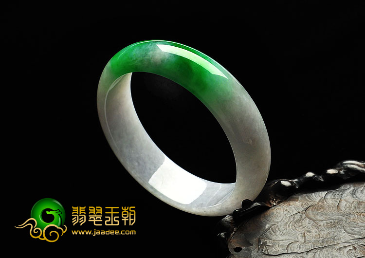 糯冰种阳绿缅甸翡翠A货手镯（57.9mm）