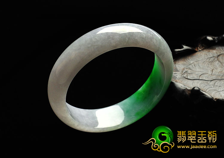 糯冰种阳绿缅甸翡翠A货手镯（57.9mm）