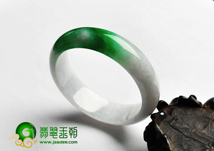 糯冰种阳绿缅甸翡翠A货手镯（57.9mm）