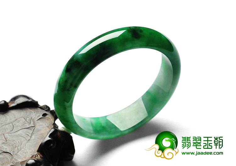 糯冰种浓绿缅甸翡翠A货手镯（55.6mm）