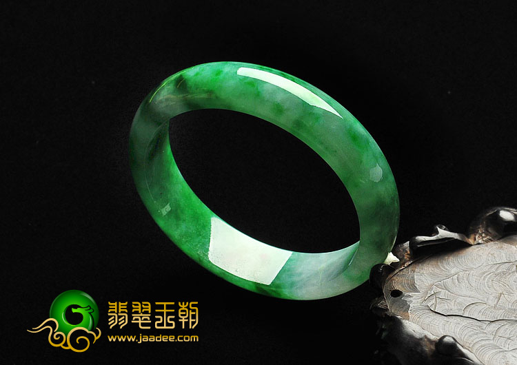 糯冰种浓绿缅甸翡翠A货手镯（55.6mm）