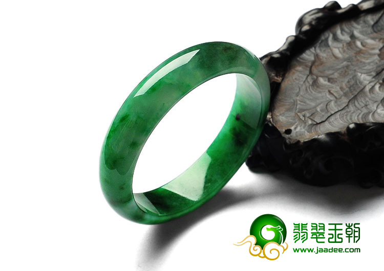 糯冰种浓绿缅甸翡翠A货手镯（55.6mm）