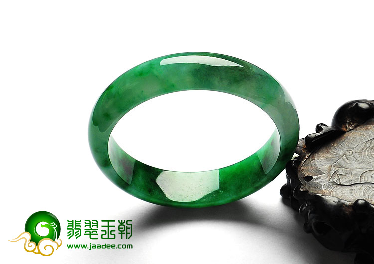 糯冰种浓绿缅甸翡翠A货手镯（55.6mm）