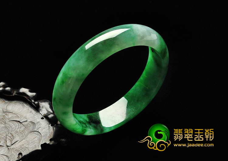 糯冰种浓绿缅甸翡翠A货手镯（55.6mm）