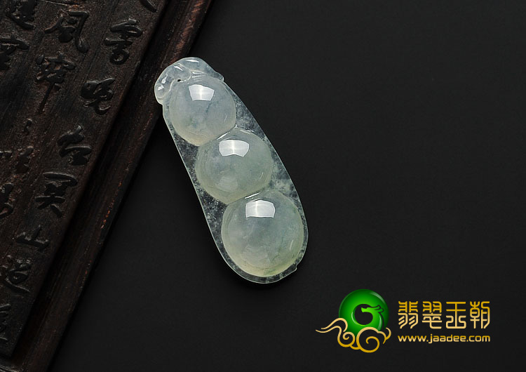 冰种晴水缅甸翡翠A货四季豆挂件