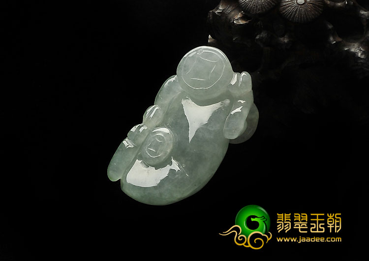 糯冰种晴水缅甸翡翠A货牛挂件