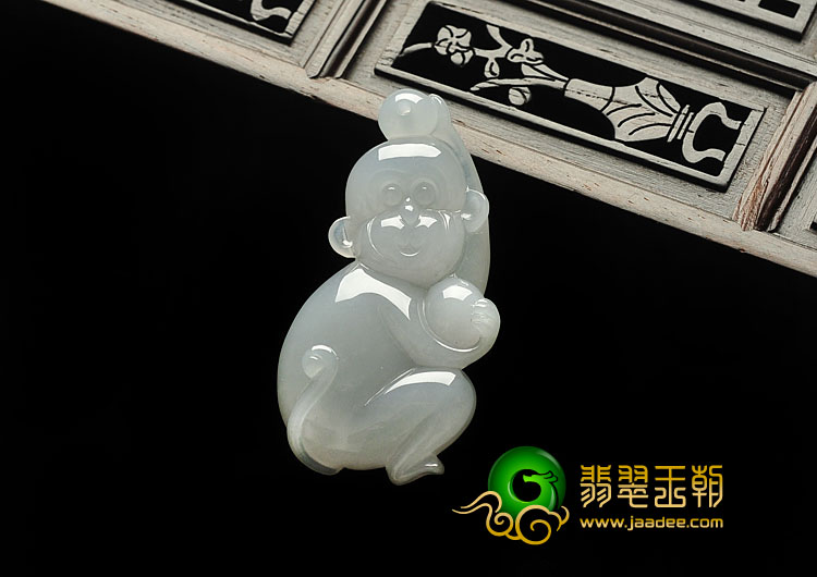 糯冰种淡晴水缅甸翡翠A货灵猴挂件