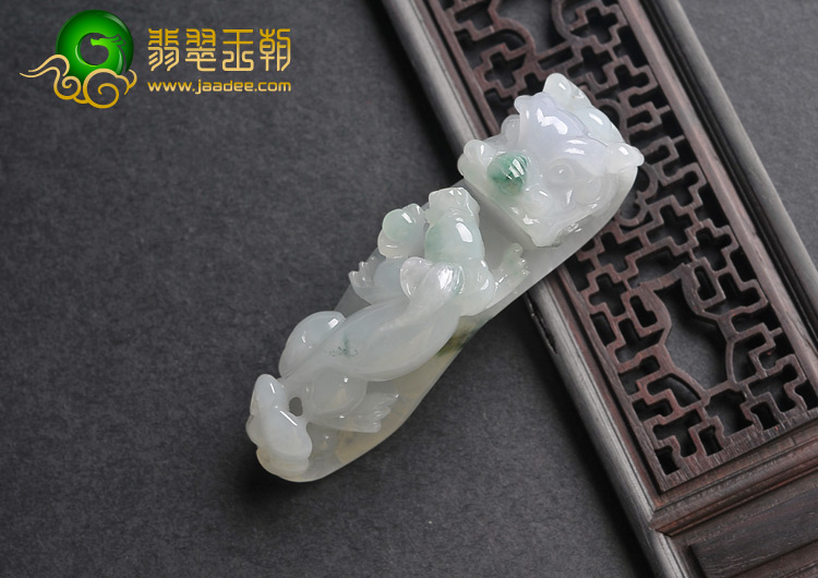 糯冰种晴水略飘花缅甸翡翠A货龙钩挂件